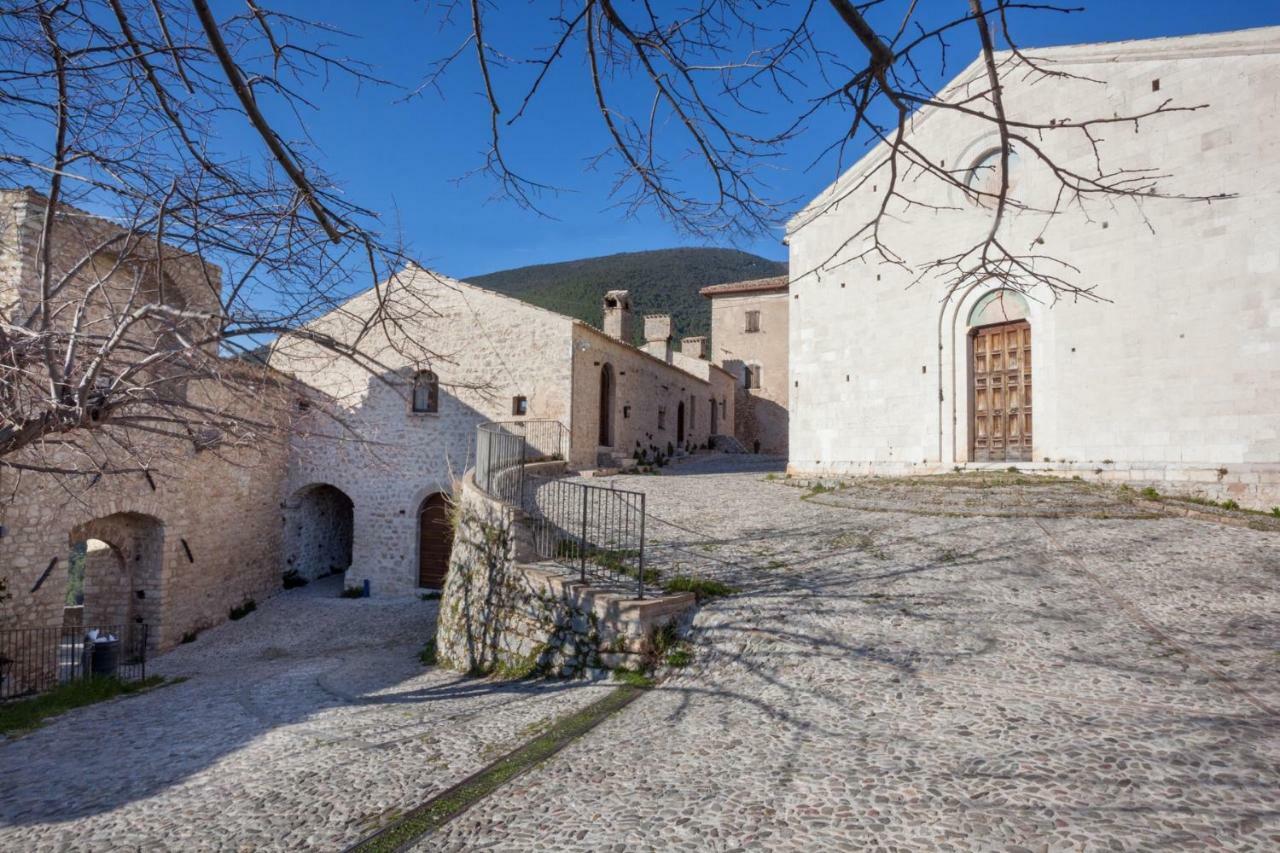 克利通诺河畔坎佩洛Il Castello Di Campello公寓式酒店 外观 照片