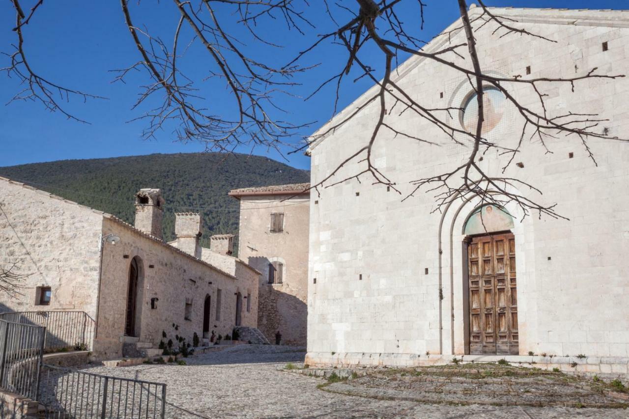 克利通诺河畔坎佩洛Il Castello Di Campello公寓式酒店 外观 照片
