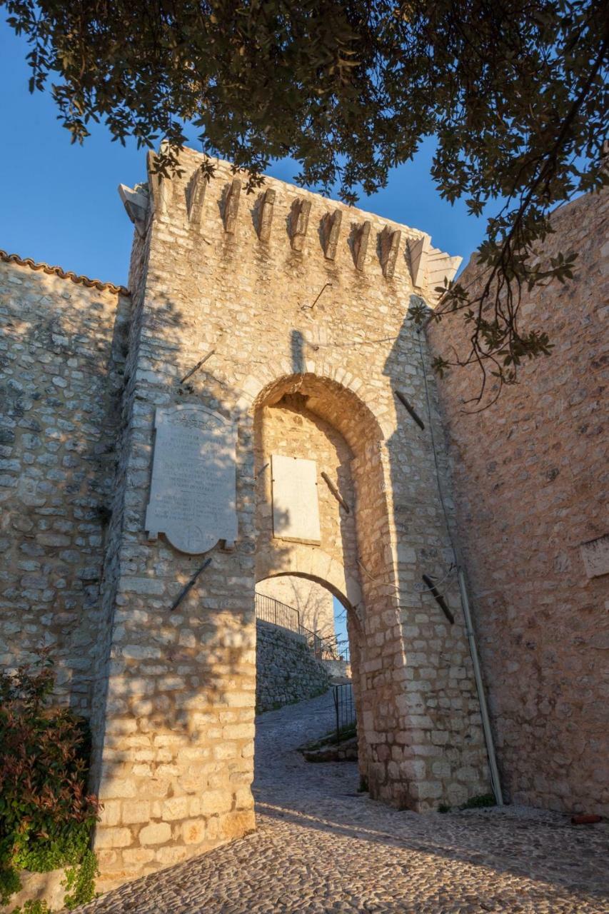 克利通诺河畔坎佩洛Il Castello Di Campello公寓式酒店 外观 照片