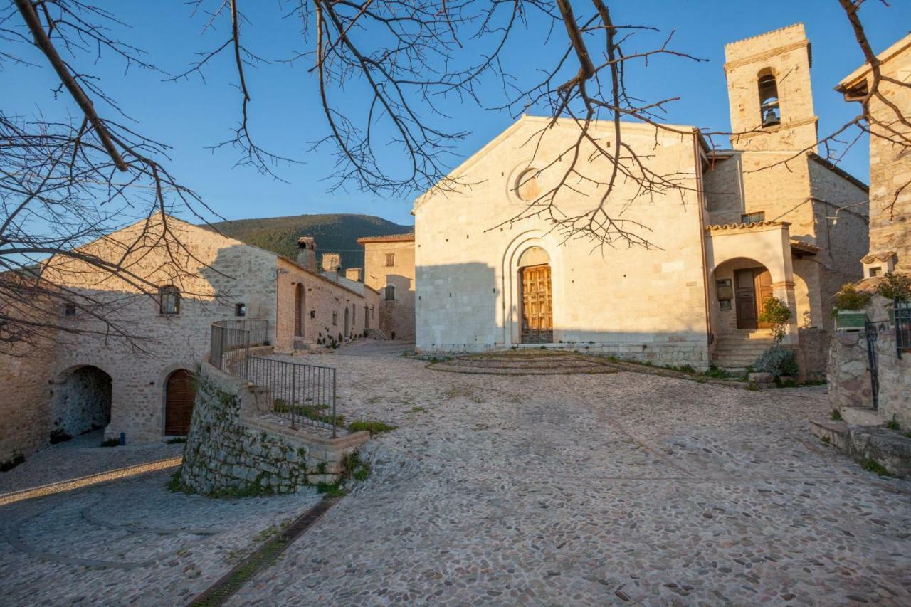 克利通诺河畔坎佩洛Il Castello Di Campello公寓式酒店 外观 照片